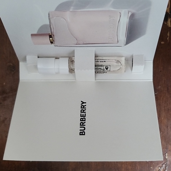 Burberry - Picture 2 of 3